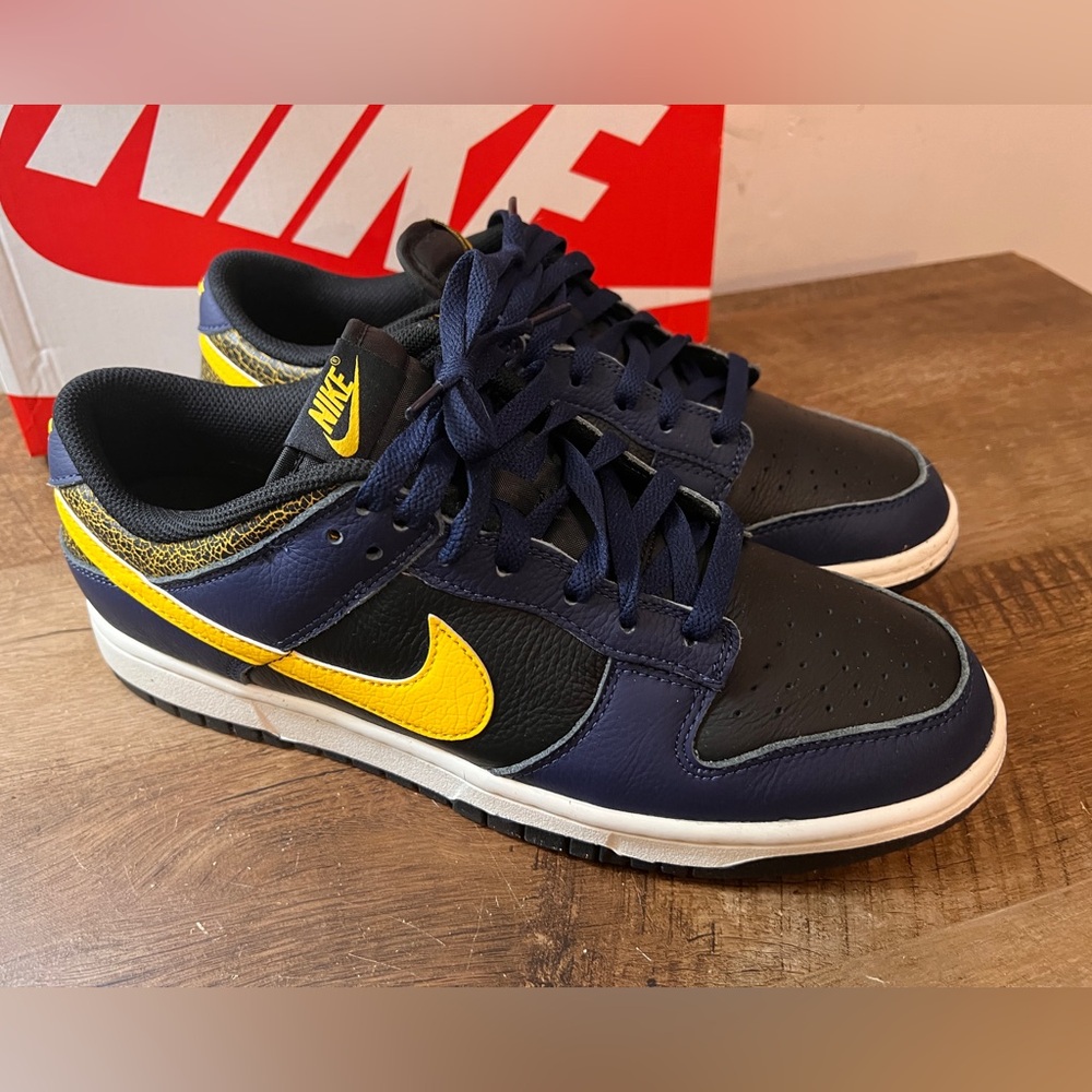 Nike Dunk Low ‘Vintage Michigan’ - Picture 2 of 7